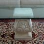 Tavolino da soggiorno con vetro molato e capitello