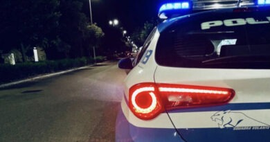 Fuga pericolosa per le vie della città di Asti: fermato automobilista senza patente.
